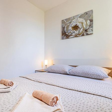 Private Accommodation Stara Baška Εξωτερικό φωτογραφία