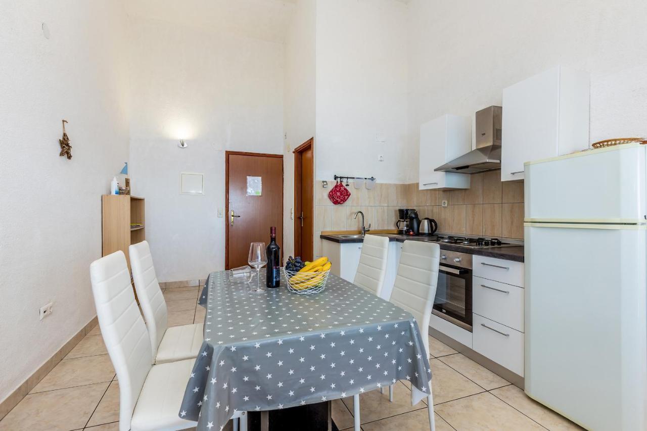 Private Accommodation Stara Baška Εξωτερικό φωτογραφία