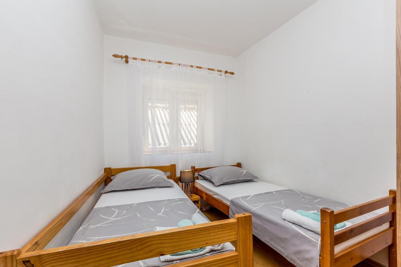Private Accommodation Stara Baška Εξωτερικό φωτογραφία