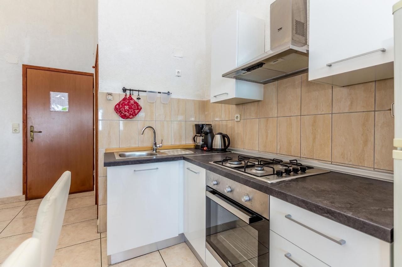 Private Accommodation Stara Baška Εξωτερικό φωτογραφία