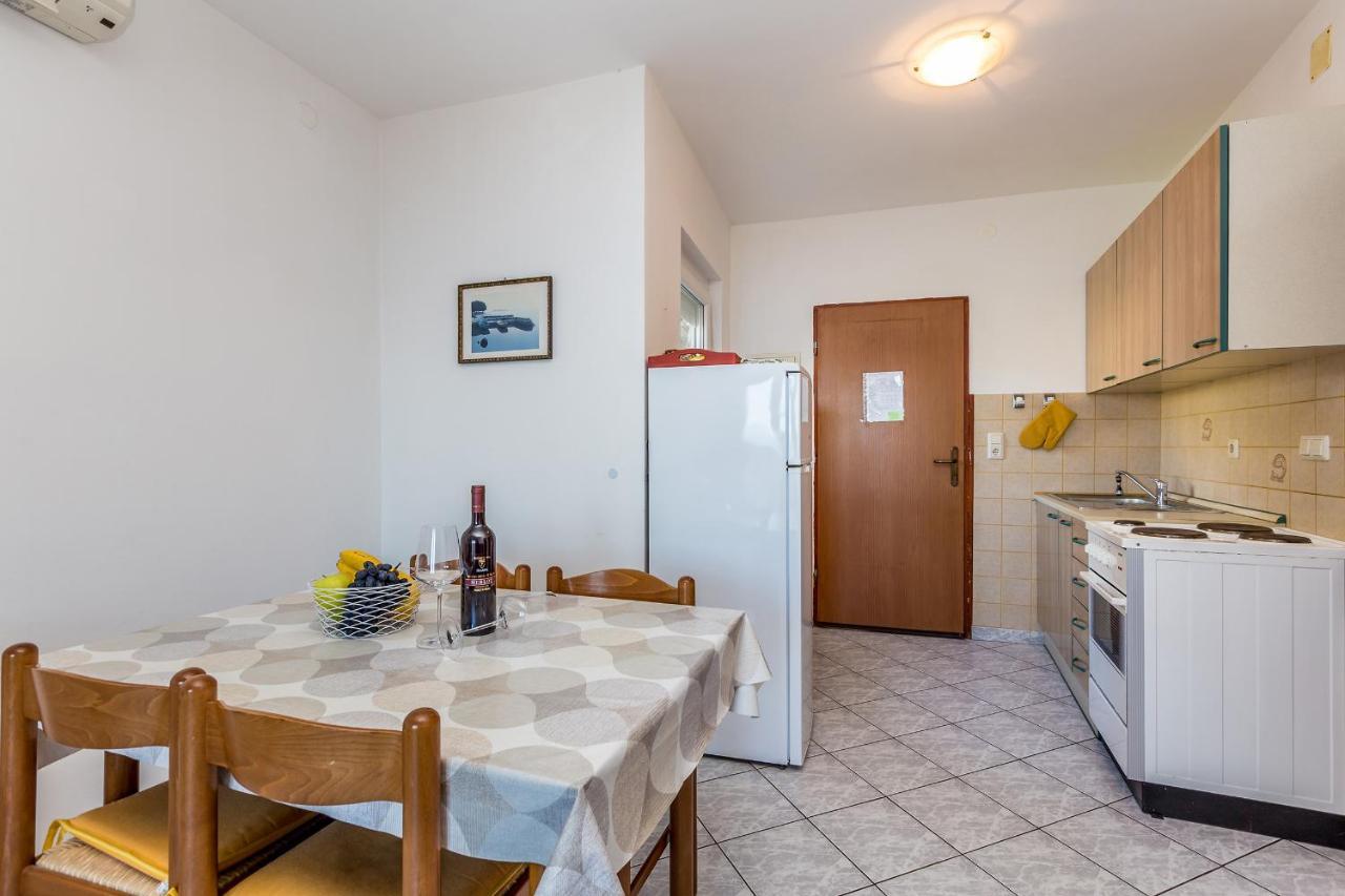 Private Accommodation Stara Baška Εξωτερικό φωτογραφία